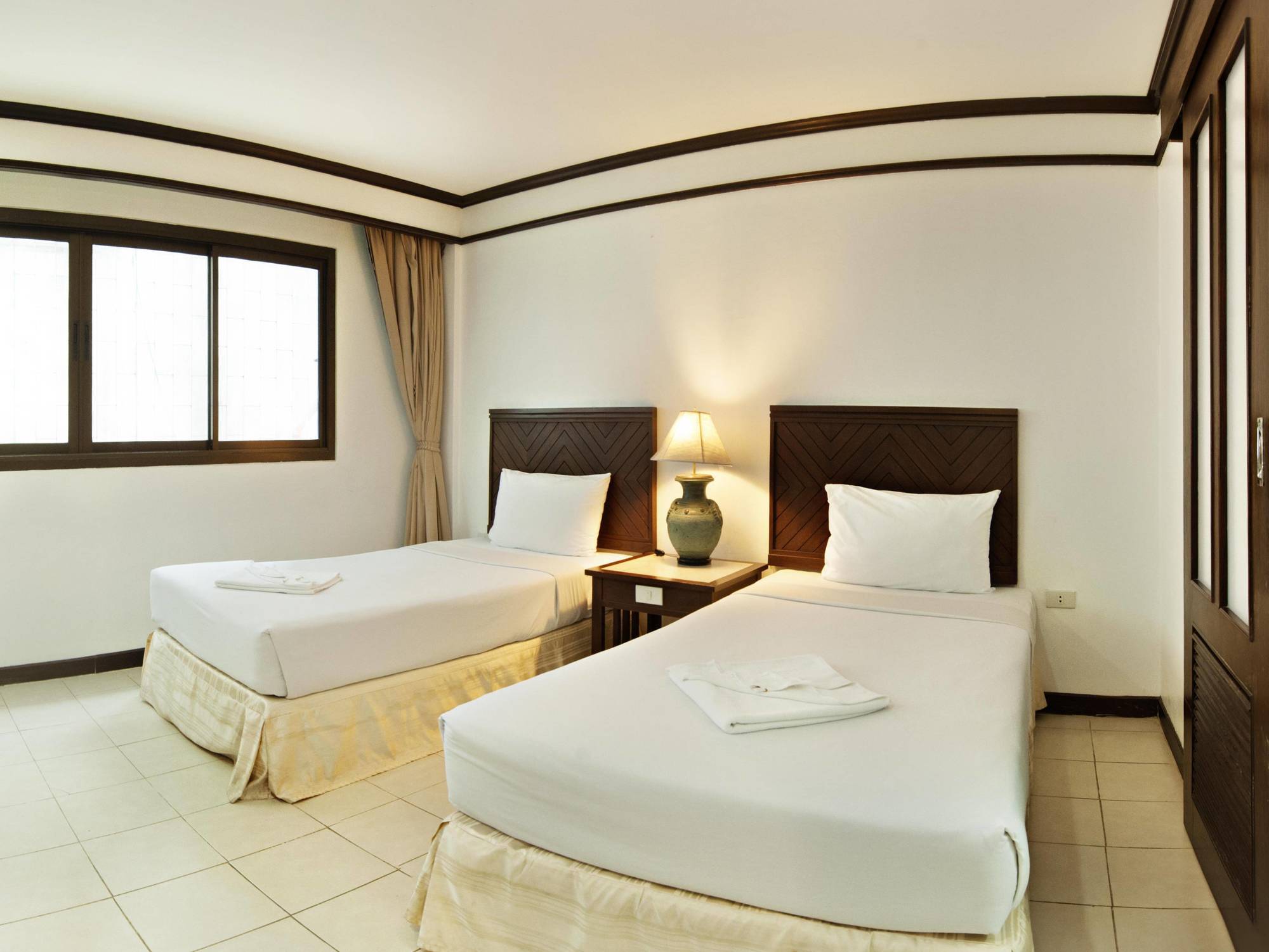 Rattana Mansion Hotel Phuket Exterior foto